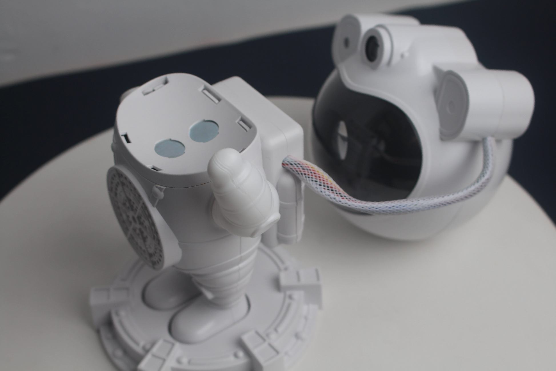 ASTRO STAR LIGHT ムンビン Astronaut Star Projector light with Remote Control - Satulight
